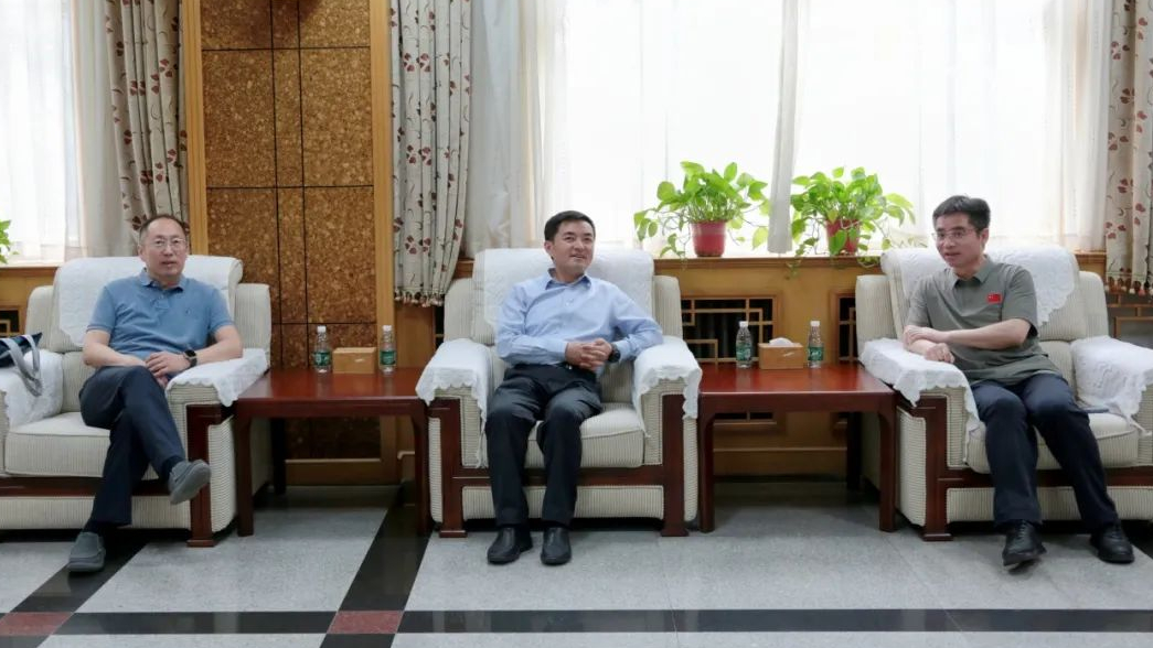 高考前夕 丰台区副区长武凯带队检查北京十二中高考考点准备工作