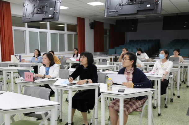 “红耀铸魂 智创未来——解锁AI赋能教学新样态” ——北京市第十二中学举行青年教师基本功展示活动