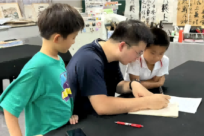 书写温情 笔下生花 ——北京十二中开设硬笔书法教职工子弟班