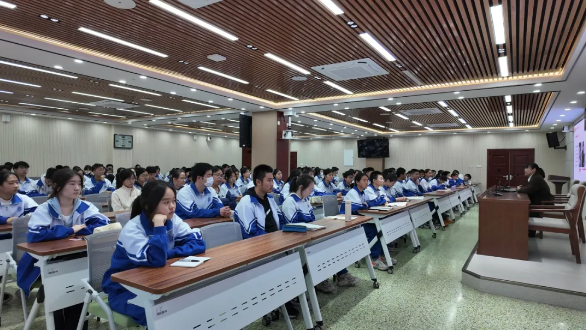 红耀铸信仰 团课聚力量——北京十二中团校开展入团积极分子团课教育