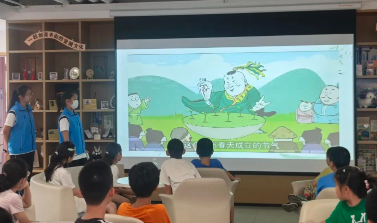 青春点亮社区 志愿践行担当 ——北京十二中学子“青春学堂”暑期志愿服务纪实